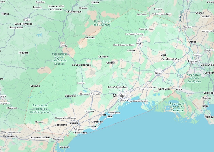 Carte touristique de Montpellier et du Languedoc-Roussillon Carte géographique du Sud de la France montrant Montpellier, Nîmes, Béziers et les parcs naturels régionaux environnants.